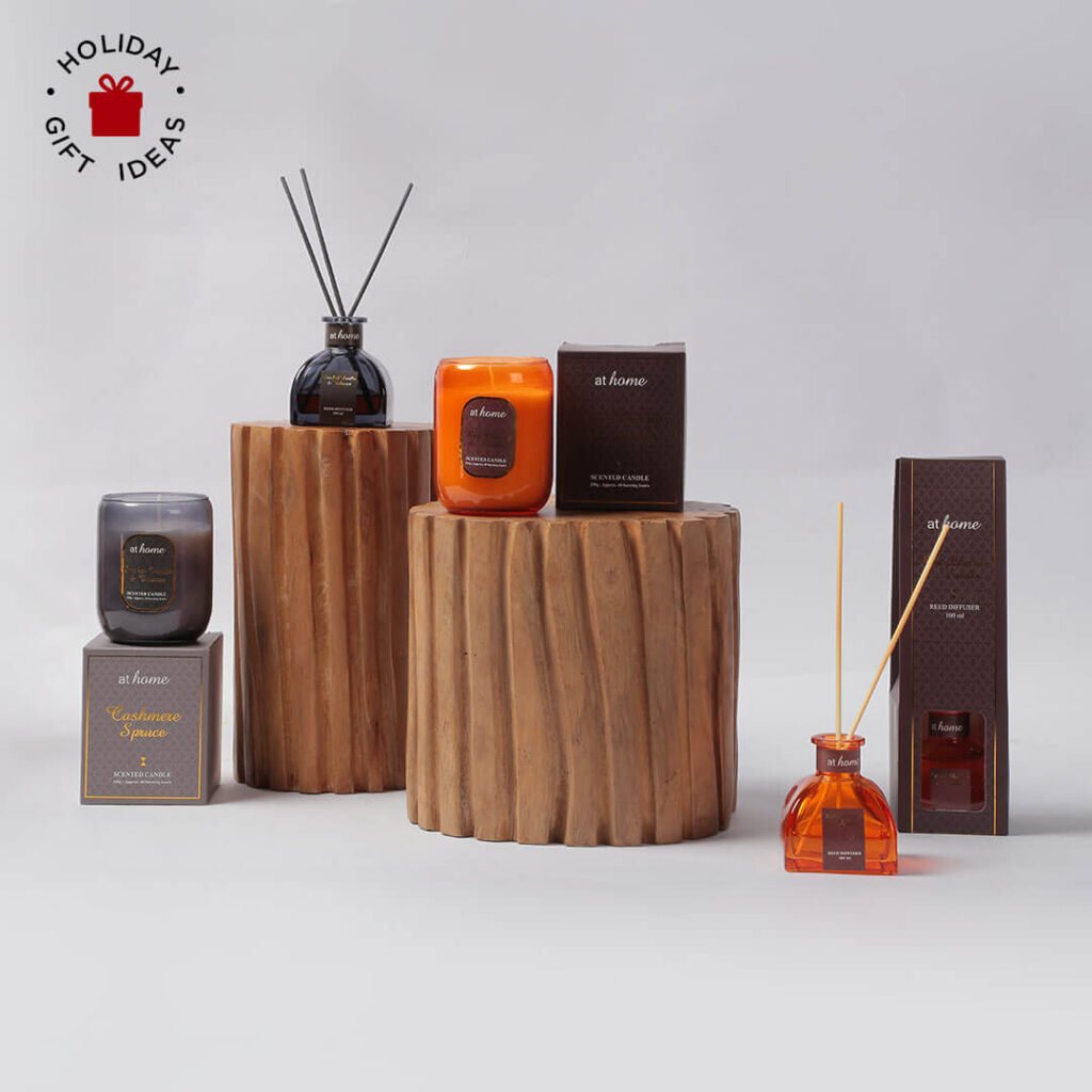 hare the gift of a welcoming home with candles and scents. 